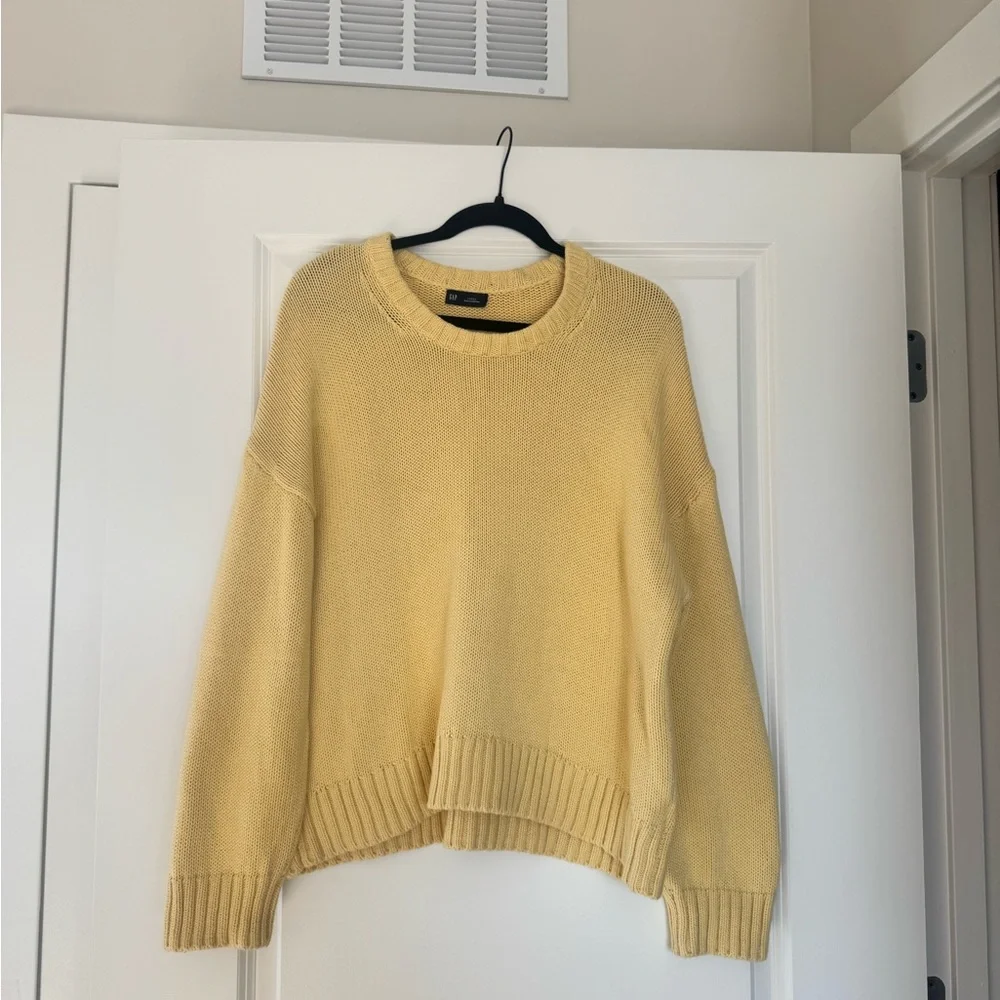 GAP Women's Soft Yellow Crew Neck Sweater - Picture 1 of 3